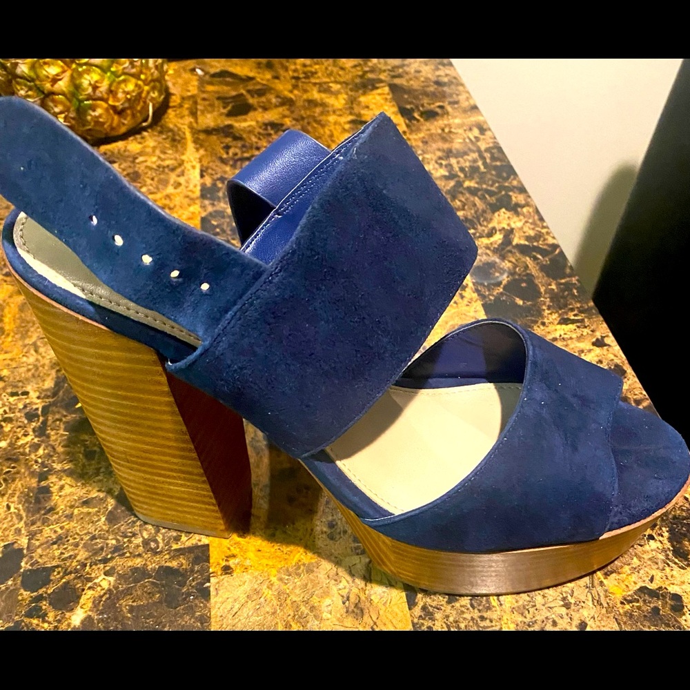 Aldo Navy blue heeled sandals worn 1x. A nice shoe for your wear.